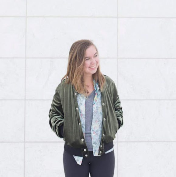 Meet your Posher, Eleni - Picture 1 of 1